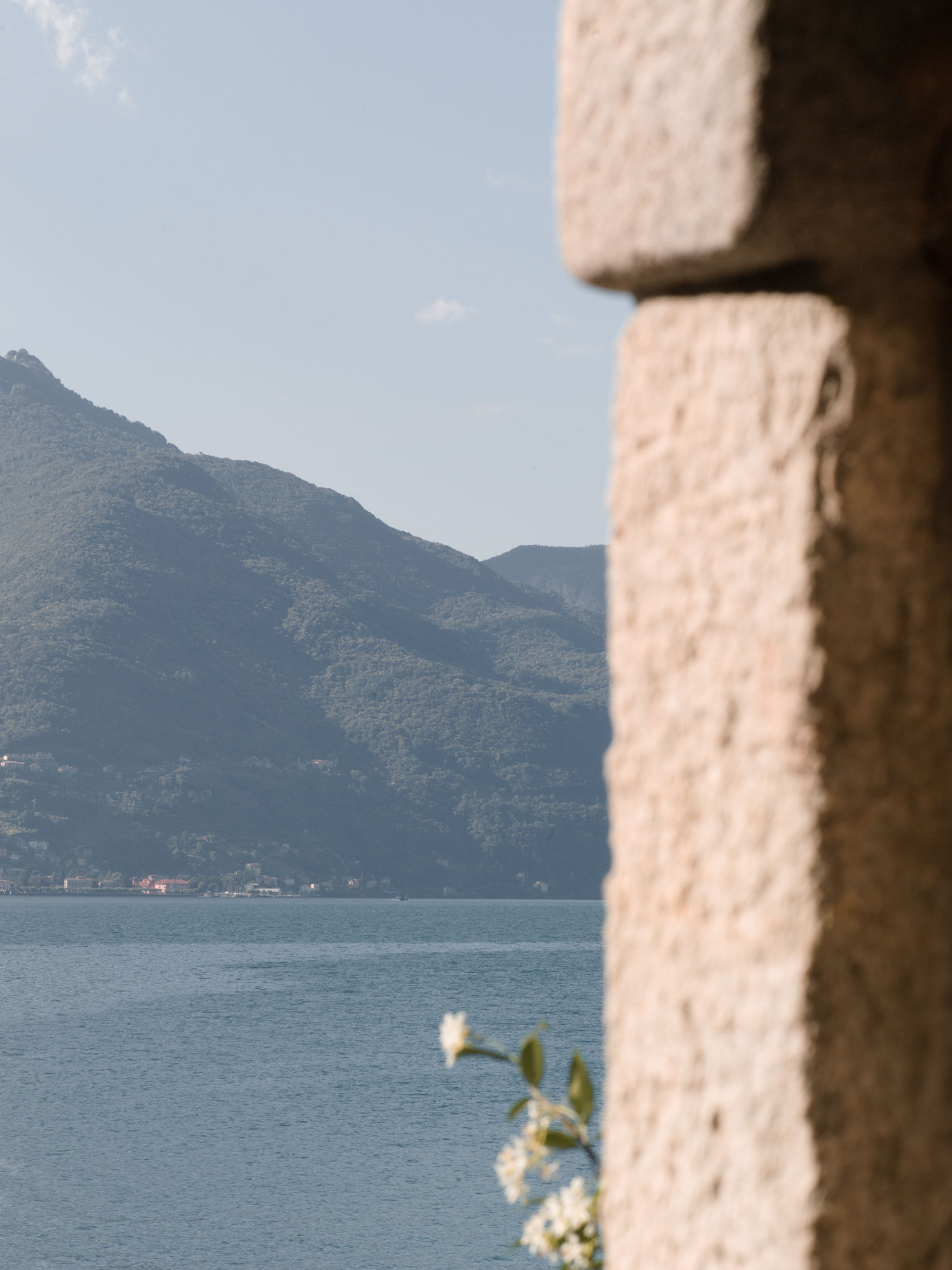 Casa Olea Hotel is a renovated old vicarage located in Cremia, Lake Como - Italy. The junior suites provide a double room with a separate sitting corner and either front or side lake and garden view.