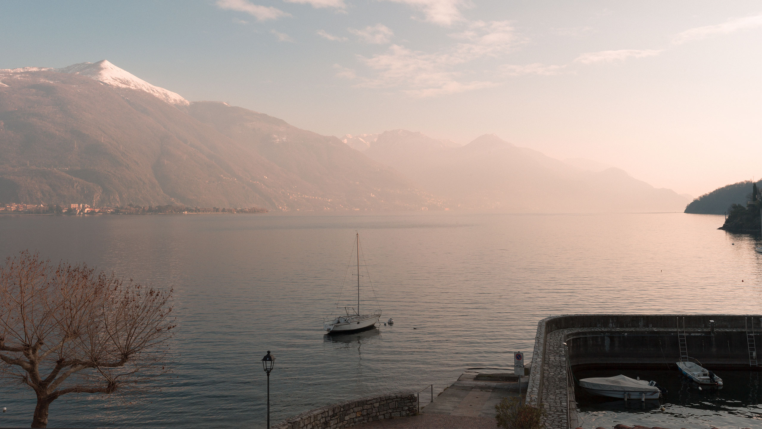 Casa Olea Hotel is a renovated old vicarage located in Cremia, Lake Como - Italy. The junior suites provide a double room with a separate sitting corner and either front or side lake and garden view.