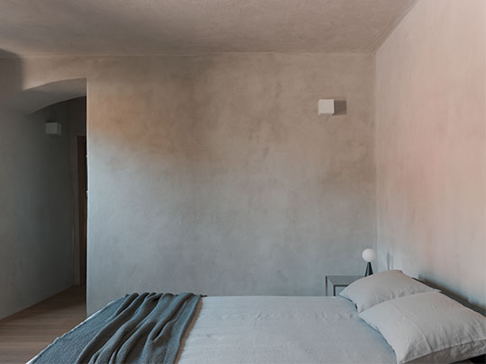 Casa Olea Hotel is a renovated old vicarage located in Cremia, Lake Como - Italy. One of our most spacious room with courtyard view and wide bathroom. The superior room has easy access and is extremely comfortable.
