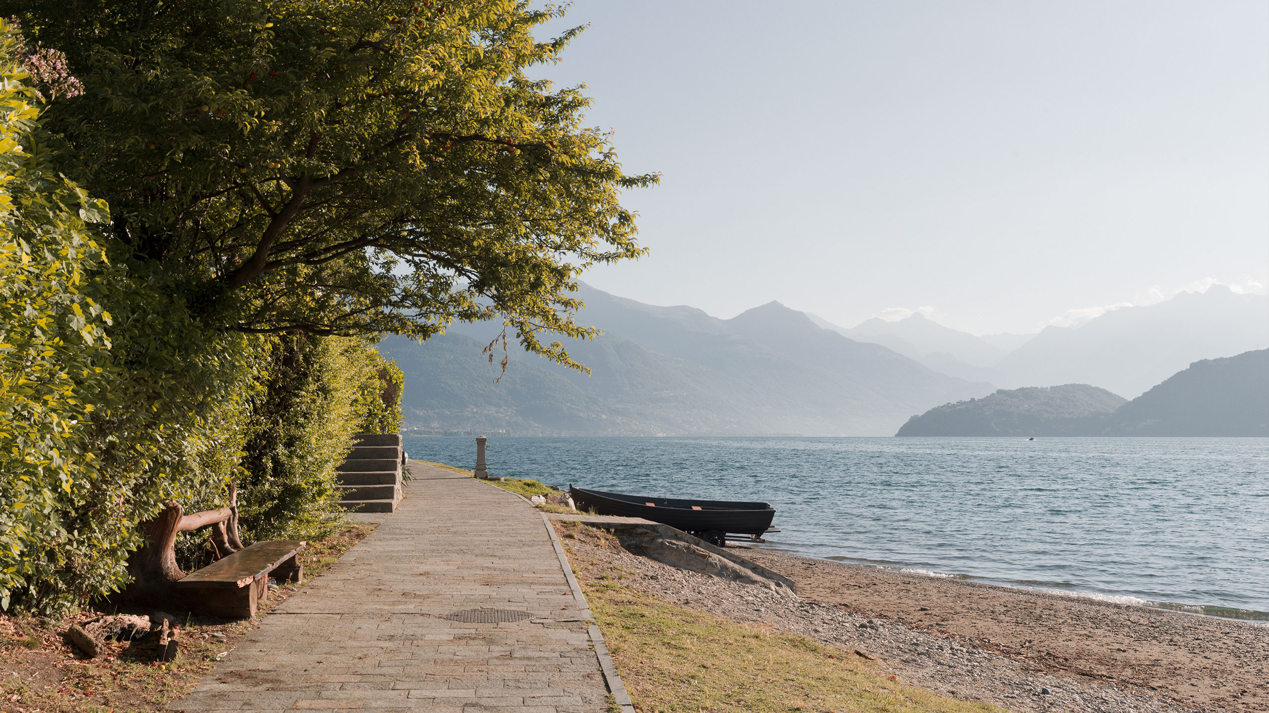 Casa Olea Hotel is a renovated old vicarage located in Cremia, Lake Como - Italy, strategically positioned to experience the Lake Como from the water side. Trekking paths, bike trails, kite surfing and boat rentals are a not to be missed opportunity to experience the lake.